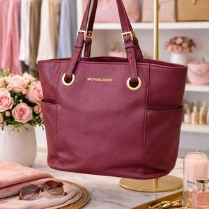 Michael Kors Rasberry Leather Tote with Gold Hardware - Beautiful Color 🤩